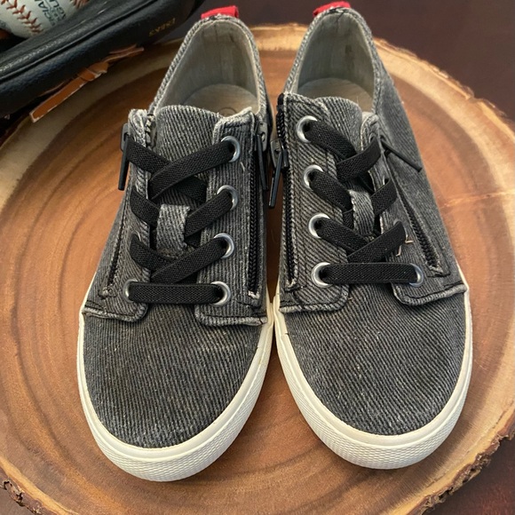 Cat & Jack Black and White Kids Sneakers - Picture 6 of 10